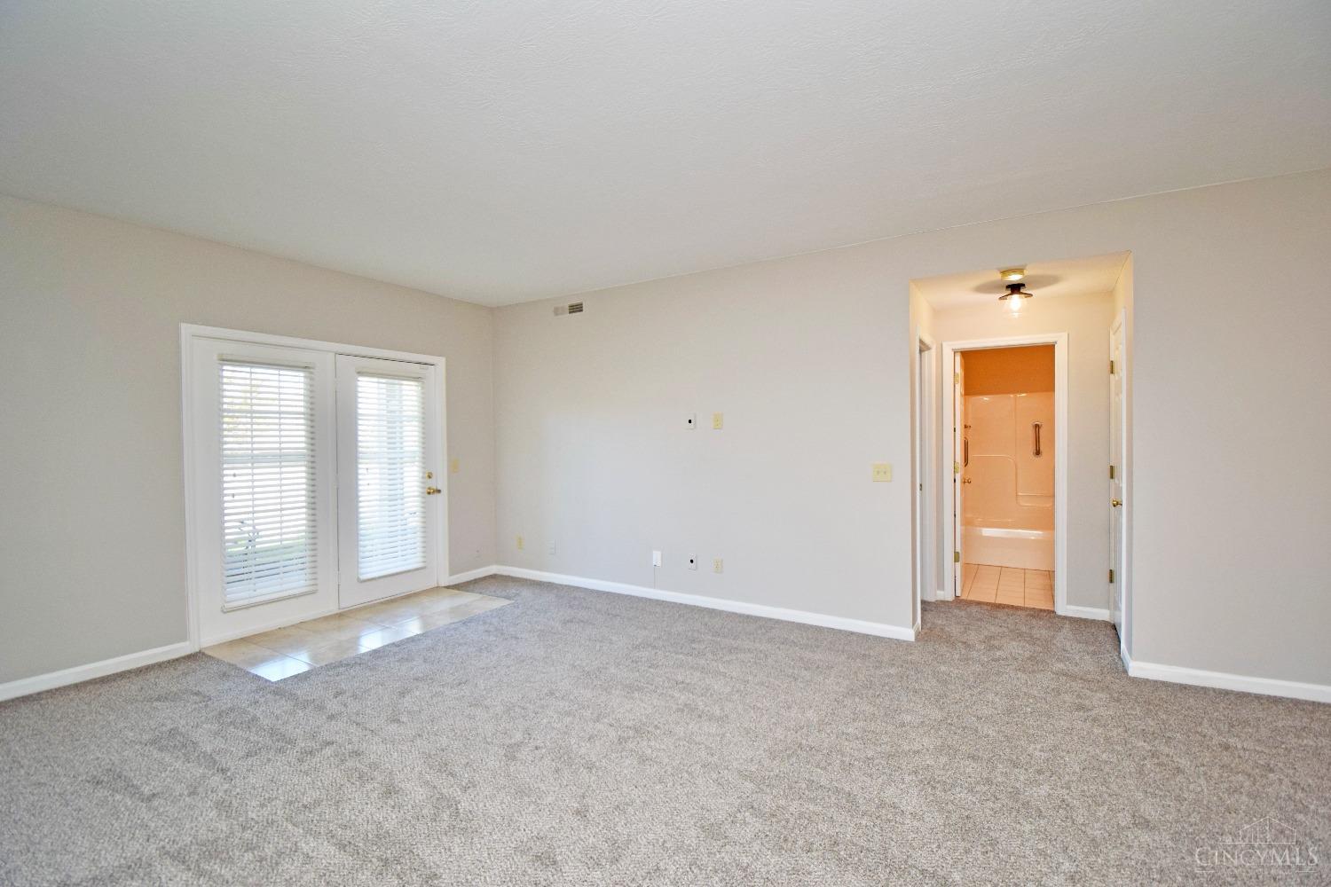 829 Neeb Road, Unit 6 Cincinnati, OH 45233 - Photo 3 of 29 Gallery Image 3