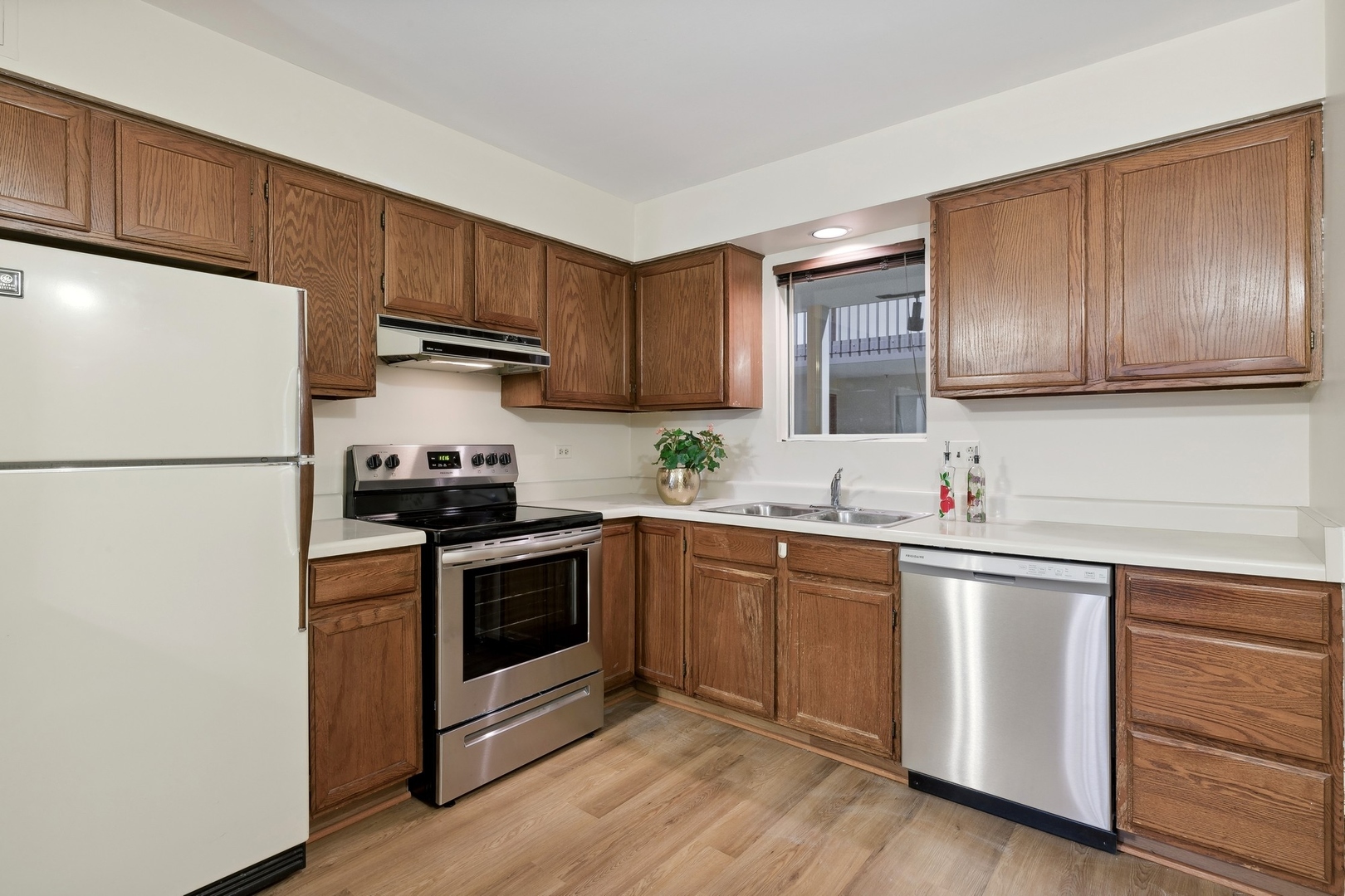 800 Ridge Road, Unit 103 Wilmette, IL 60091 - Photo 7 of 12 a kitchen with a sink stove and refrigerator