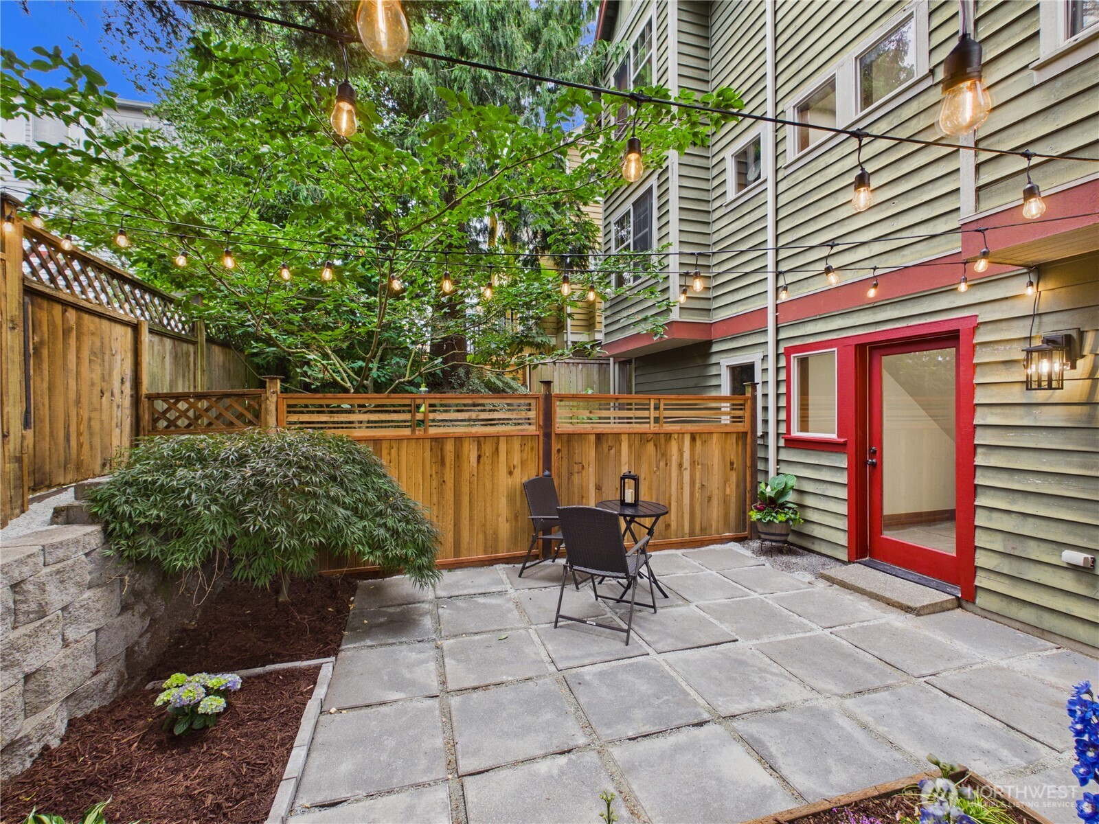 741 North 94th Street, Unit B Seattle, WA 98103 - Photo 3 of 32