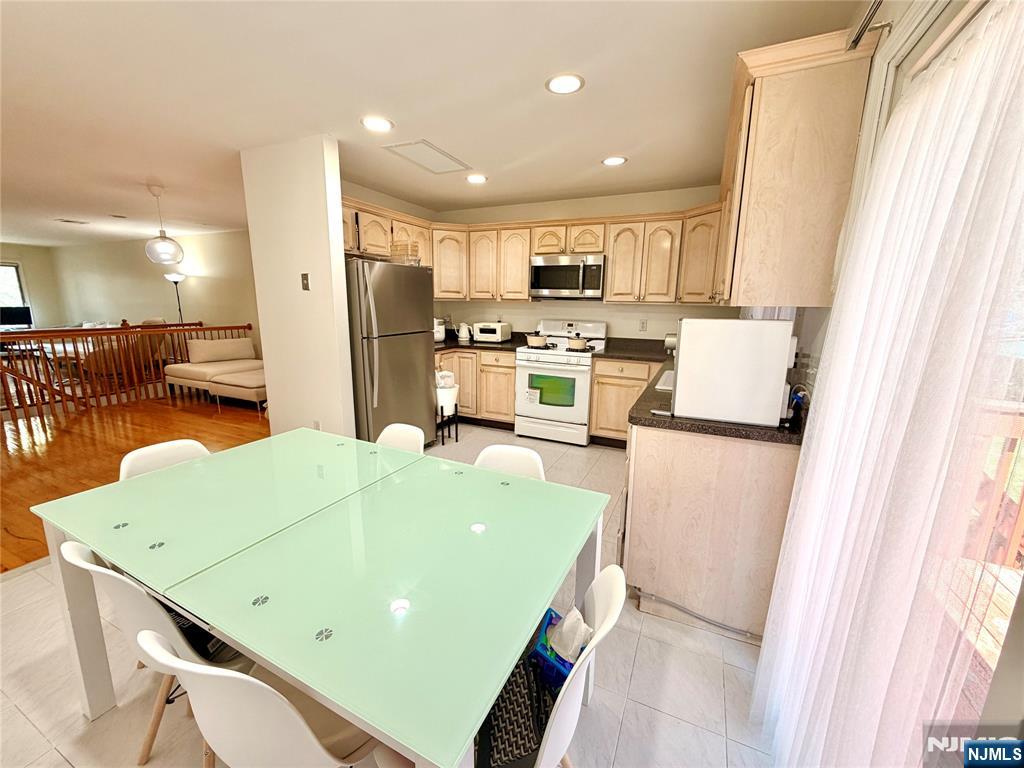 372 Chestnut Street Ridgefield, NJ 07657 - Photo 18 of 26