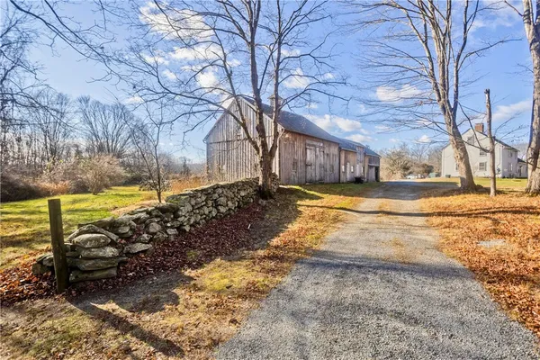 $949,900 | 175 Hunting House Road, Glocester, RI 02857
