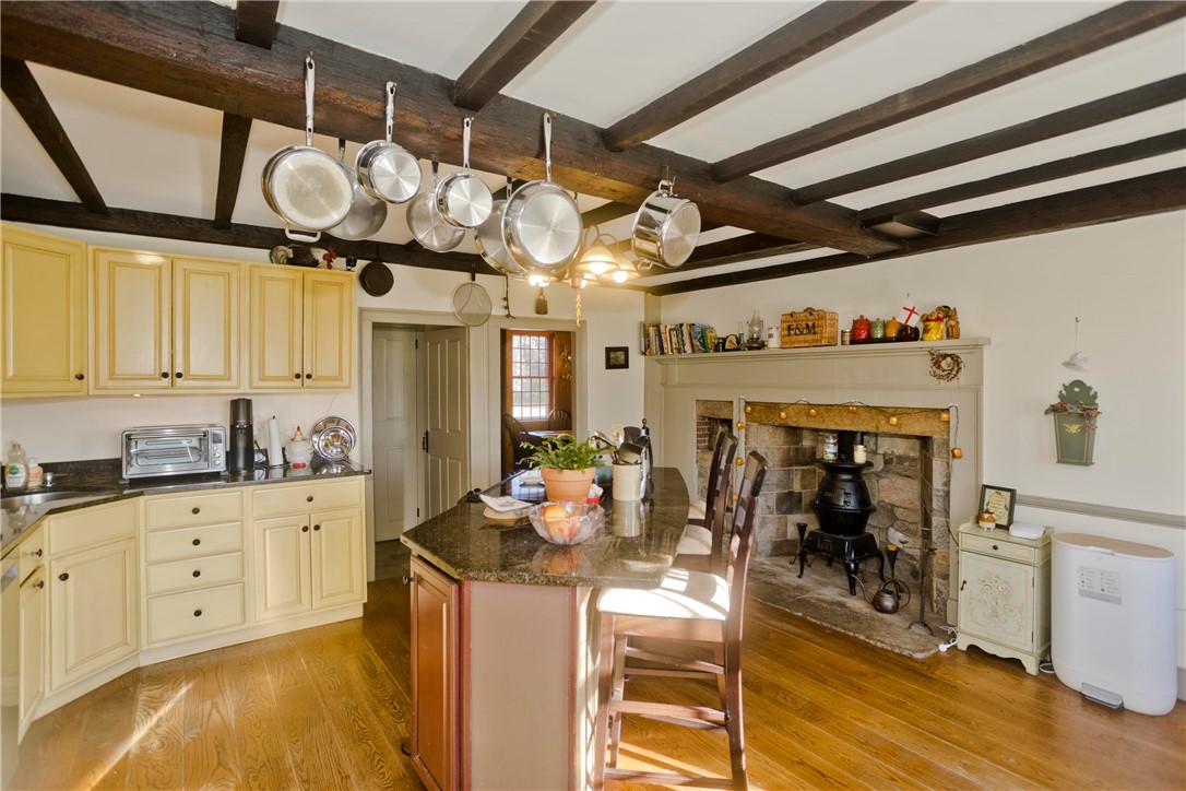 175 Hunting House Road Glocester, RI 02857 - Photo 5 of 39