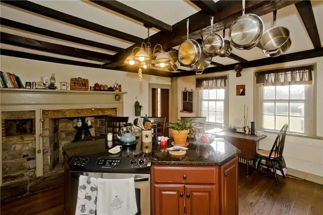 $949,900 | 175 Hunting House Road, Glocester, RI 02857