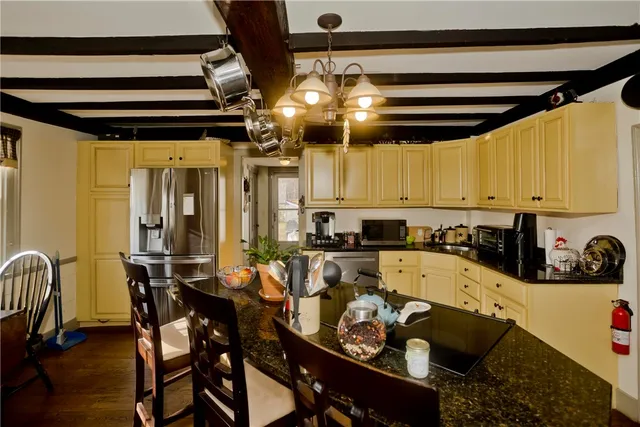 $949,900 | 175 Hunting House Road, Glocester, RI 02857