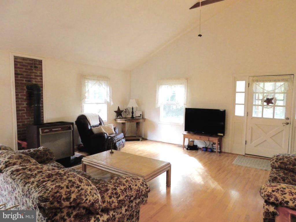 151 Farm Ridge Road Front Royal, VA 22630 - Photo 8 of 18 Living Room