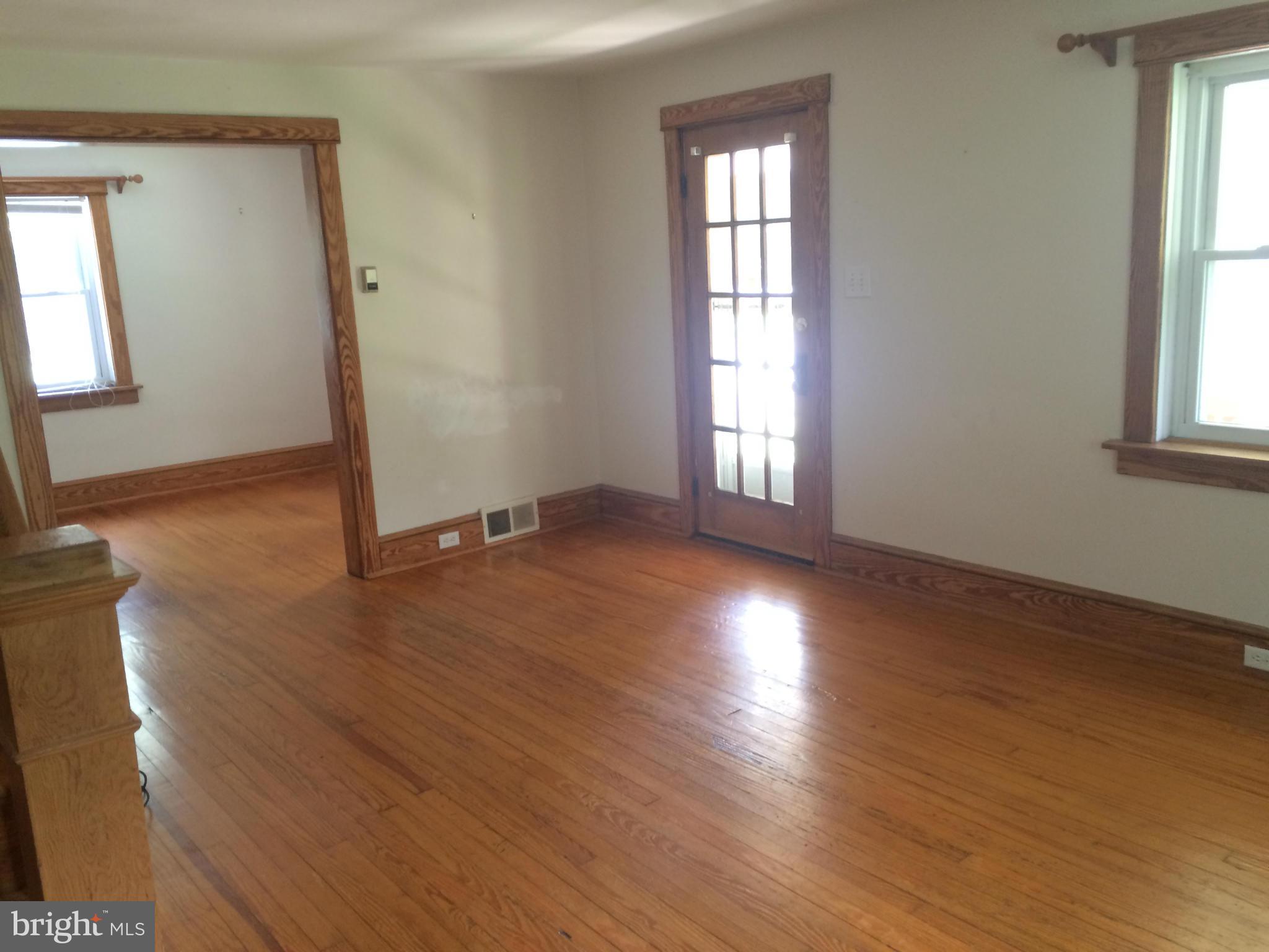 1679 Shookstown Road Frederick, MD 21702 - Photo 8 of 29 Living Room