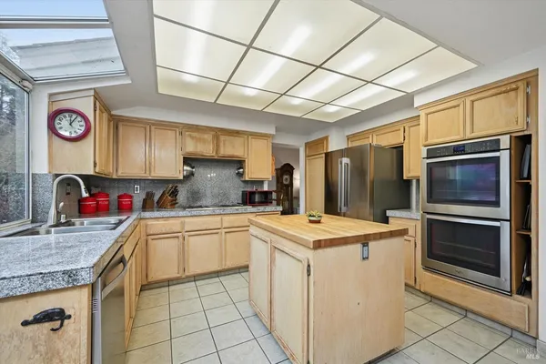 $999,950 | 327 Blazing Star Court, Windsor, CA 95492
