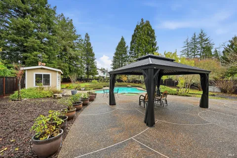$1,090,000 | 327 Blazing Star Court, Windsor, CA 95492