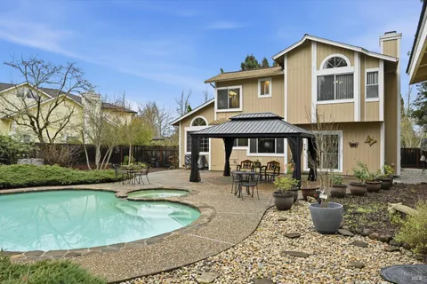 $1,090,000 | 327 Blazing Star Court, Windsor, CA 95492