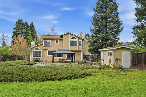 $1,090,000 | 327 Blazing Star Court, Windsor, CA 95492