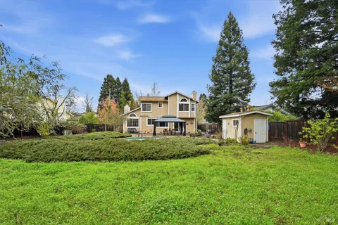 $1,090,000 | 327 Blazing Star Court, Windsor, CA 95492