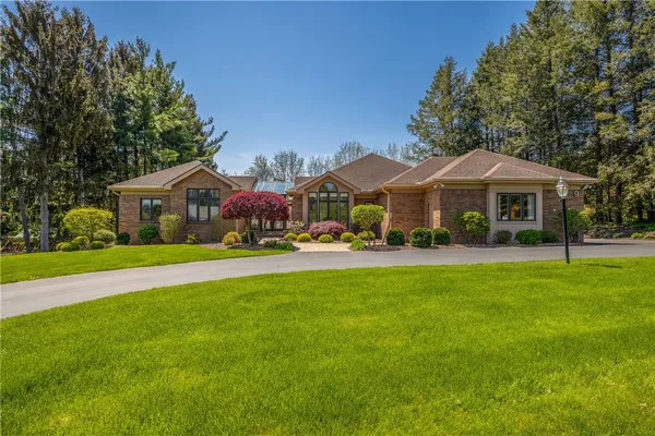 $1,500,000 | 9 Abbey Woods, Pittsford, NY 14534