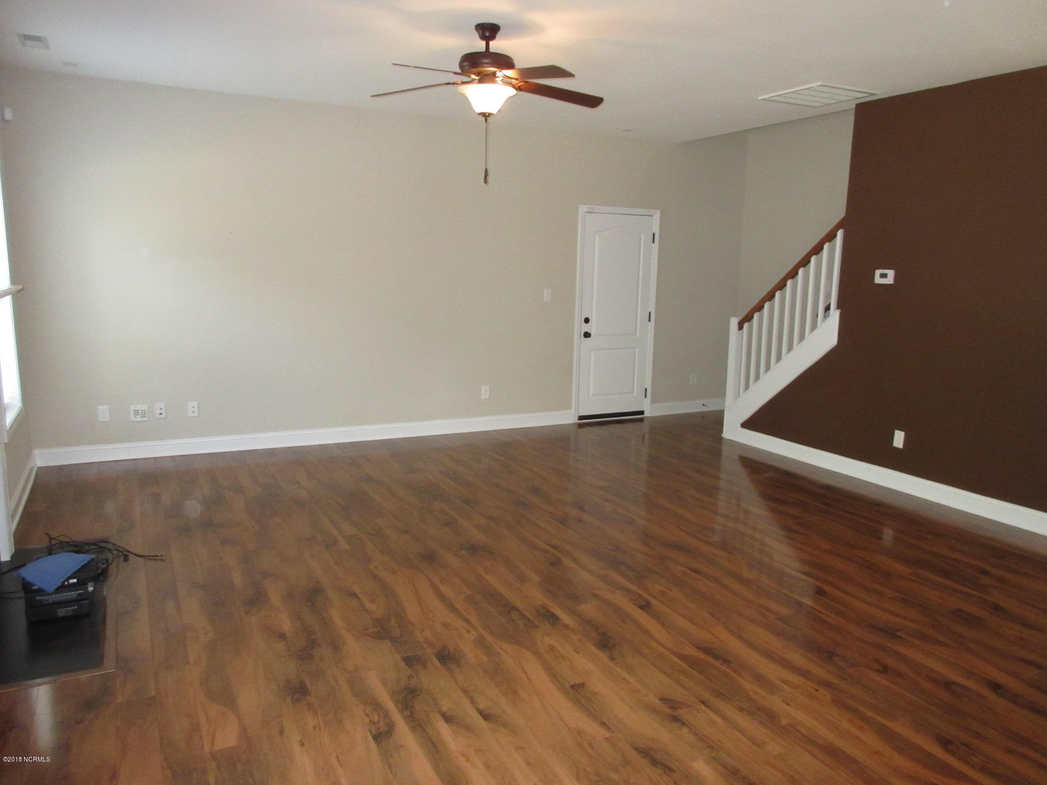 300 First Post Road Jacksonville, NC 28546 - Photo 8 of 36 300 First Post Rd - Living 2