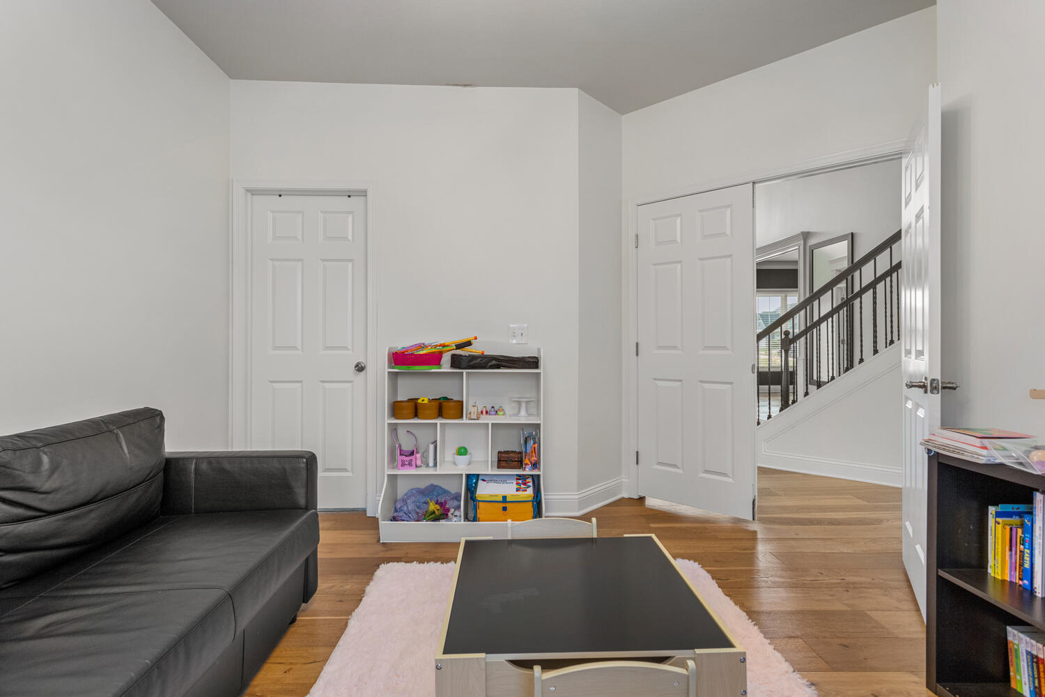 1621 English Oak Drive Champaign, IL 61822 - Photo 23 of 62 a room with furniture and a book shelf