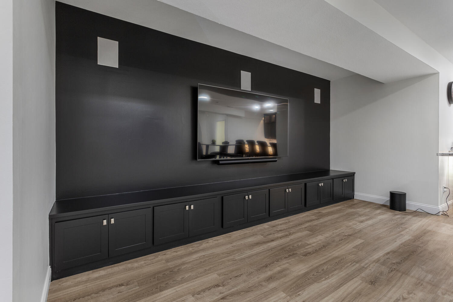 1621 English Oak Drive Champaign, IL 61822 - Photo 39 of 62 a bedroom with a bed and a dresser