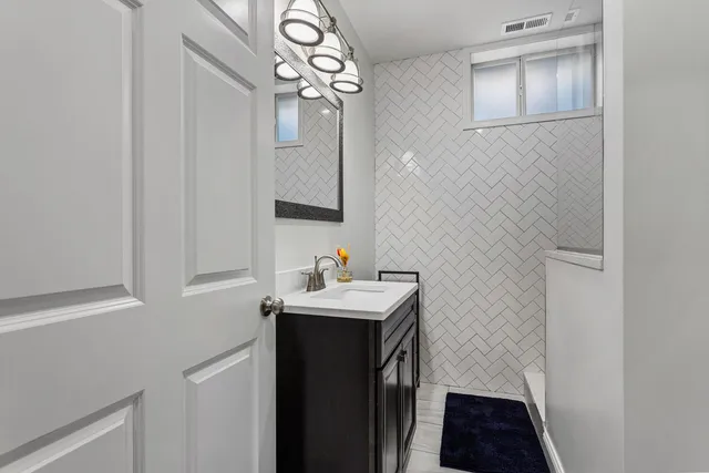 $775,000 | 1621 English Oak Drive, Champaign, IL 61822