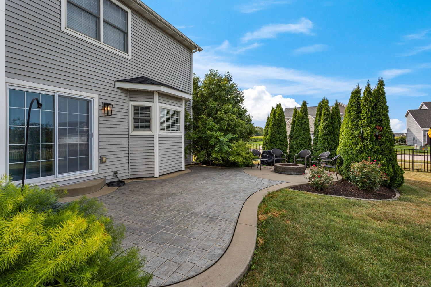 1621 English Oak Drive Champaign, IL 61822 - Photo 48 of 62 a view of a house with backyard and sitting area