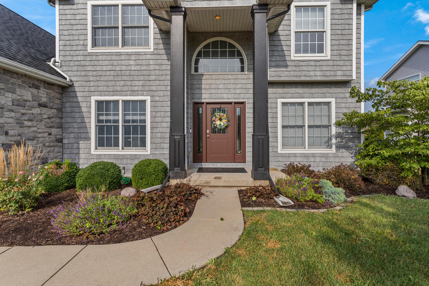 1621 English Oak Drive Champaign, IL 61822 - Photo 5 of 62 a front view of a house