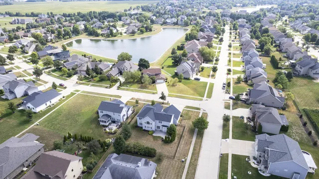 $775,000 | 1621 English Oak Drive, Champaign, IL 61822