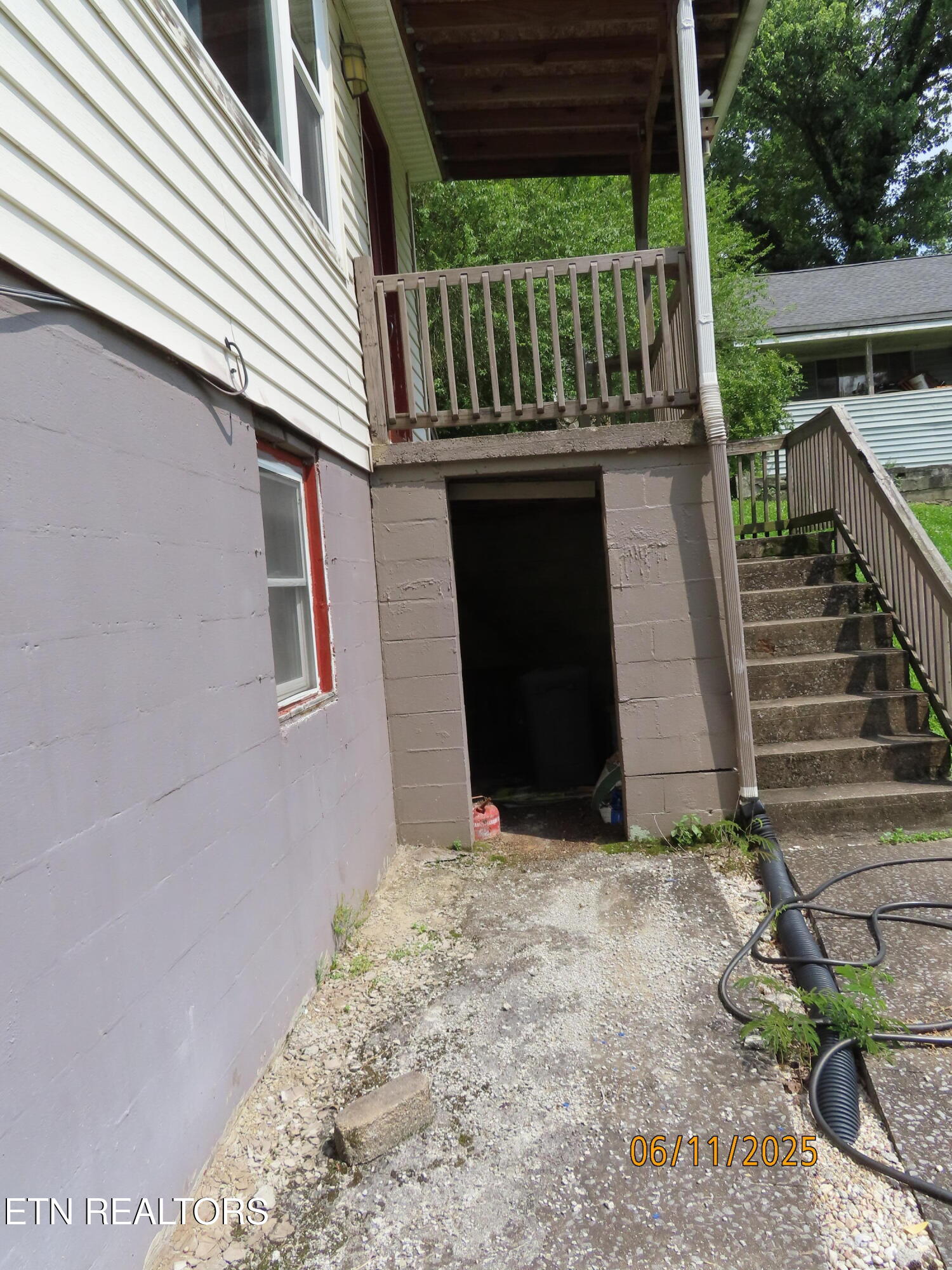 110 Dale Road Oakdale, TN 37829 - Photo 38 of 38 Storage under Front Porch