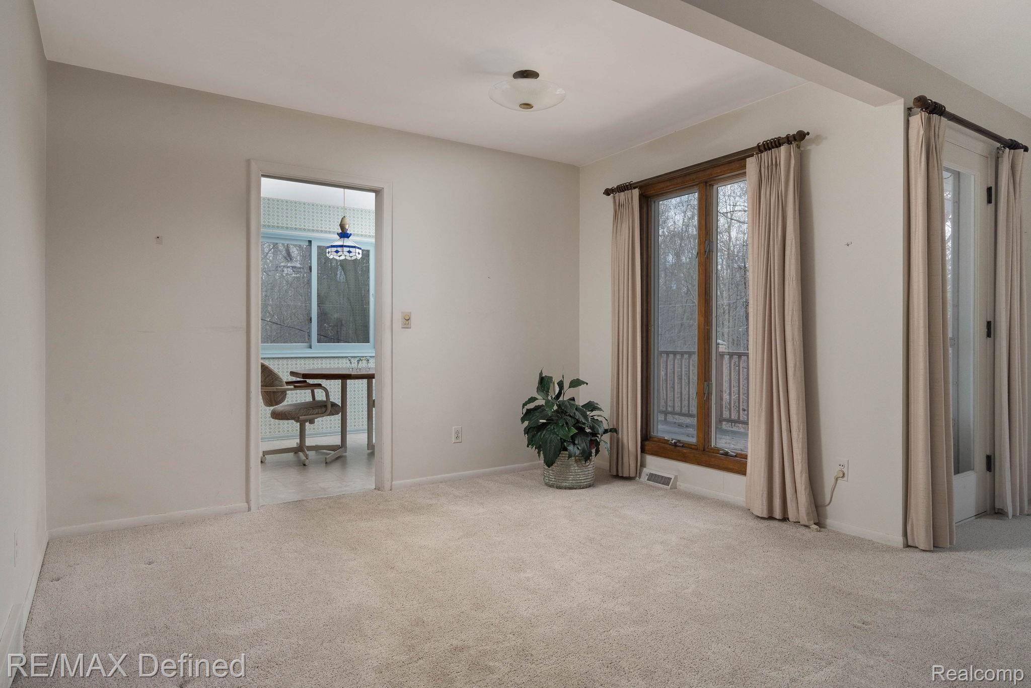 6045 Ronnoco Road Rochester, MI 48306 - Photo 11 of 40 11-web-or-mls-6045-Ronnoco-Rd-11.jpg