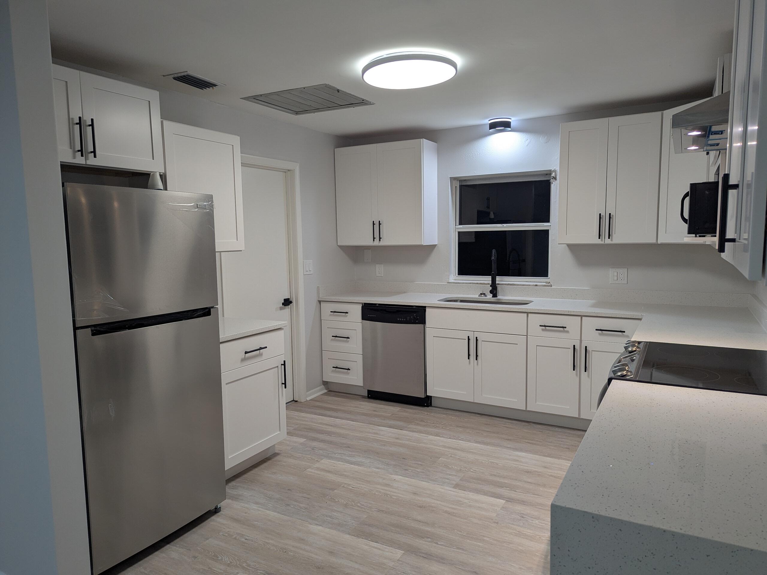 382 Easy Street Sebastian, FL 32958 - Photo 4 of 17 PXL_20260213_235721270