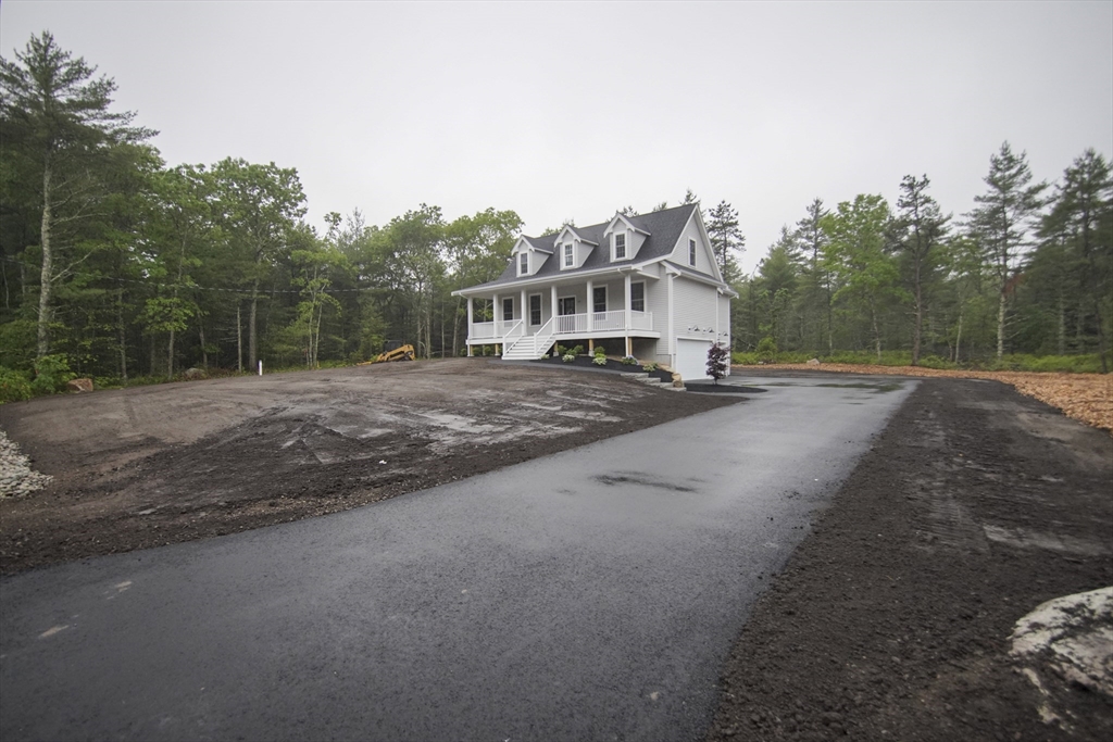 140 Tispaquin Street Middleboro, MA 02346 - Photo 2 of 39