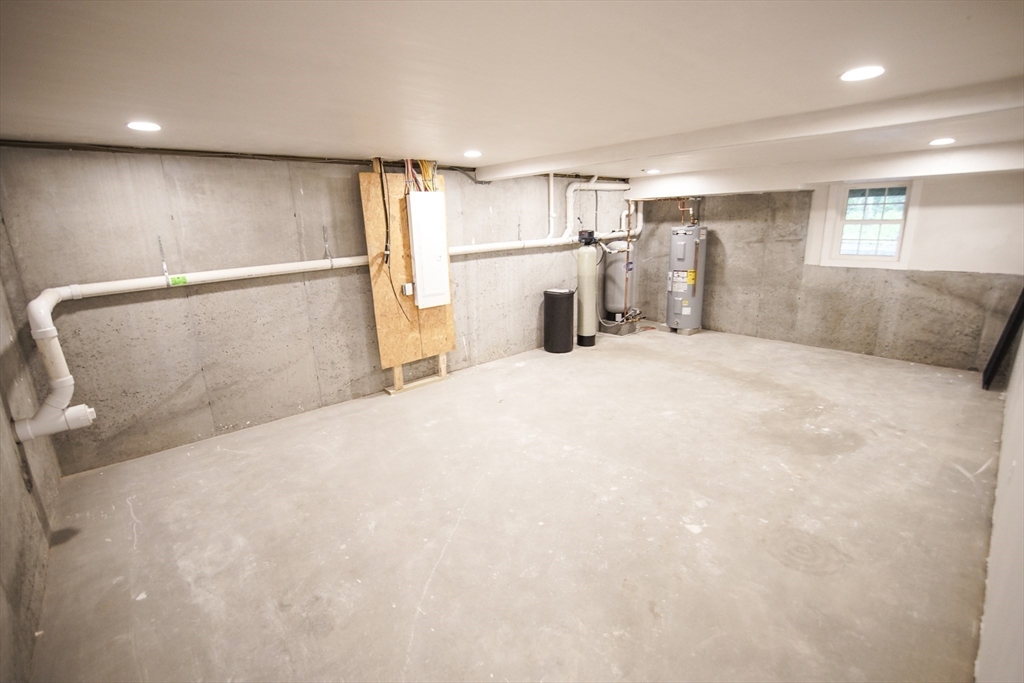 140 Tispaquin Street Middleboro, MA 02346 - Photo 36 of 39