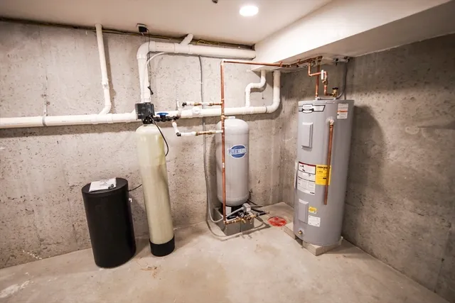 $785,000 | 140 Tispaquin Street, Middleboro, MA 02346