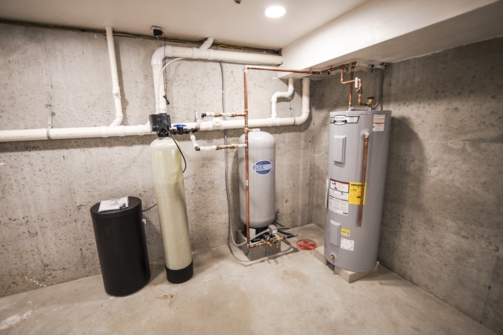 140 Tispaquin Street Middleboro, MA 02346 - Photo 37 of 39