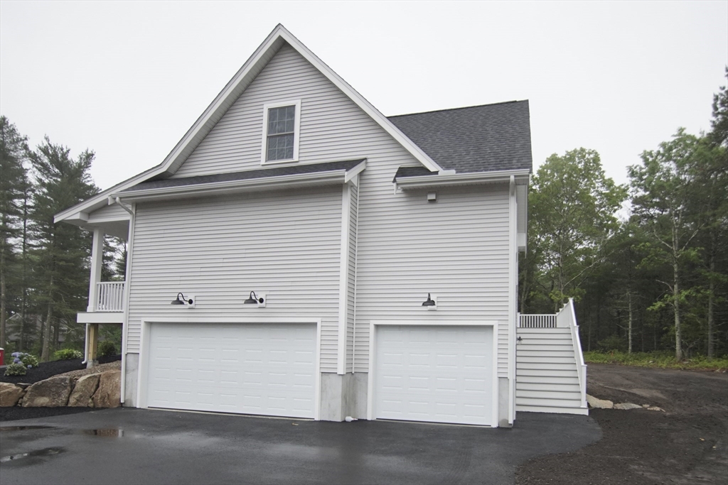 140 Tispaquin Street Middleboro, MA 02346 - Photo 4 of 39