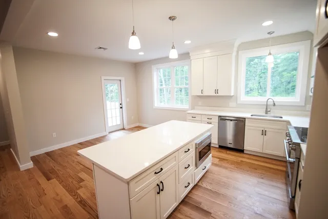 $785,000 | 140 Tispaquin Street, Middleboro, MA 02346