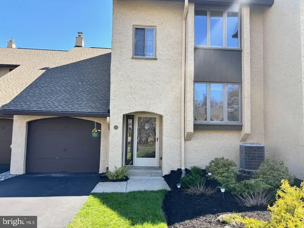 $374,900 | 35 Golf Club Drive, Langhorne, PA 19047