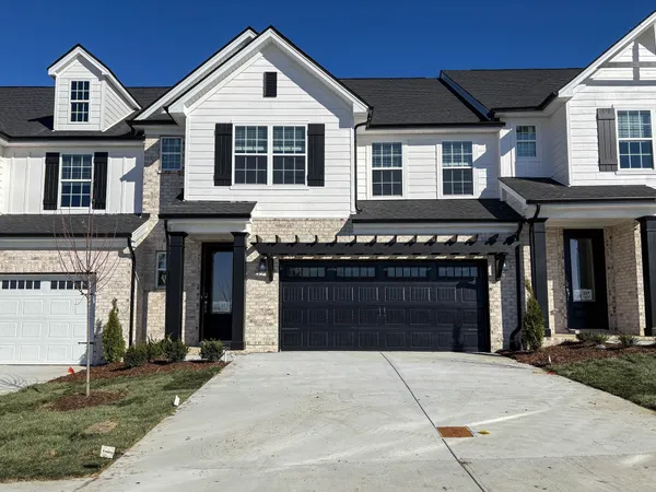 $399,900 | 233 Glencrest Drive, Hendersonville, TN 37075