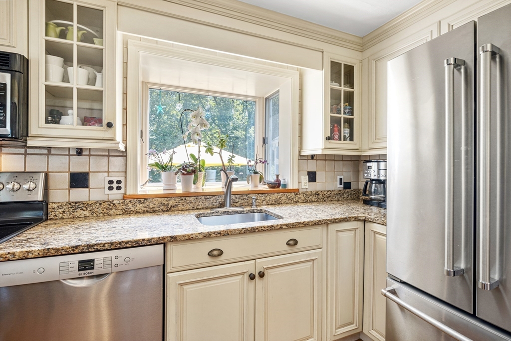 20 Brewster Road Hingham, MA 02043 - Photo 9 of 32 Gallery Image 9