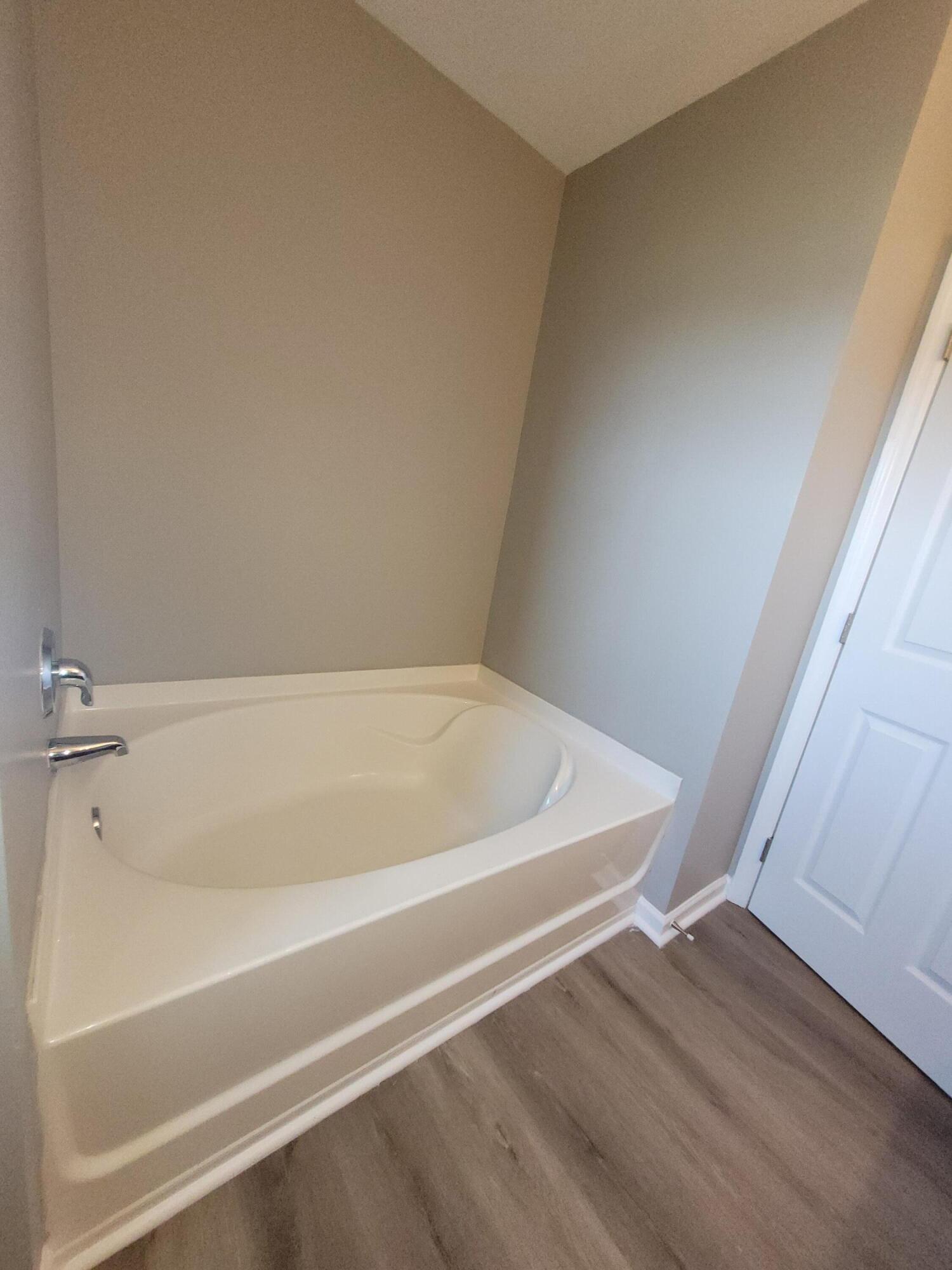 244 Westbrooke Road Summerville, SC 29486 - Photo 15 of 26 244 Westbrook tub