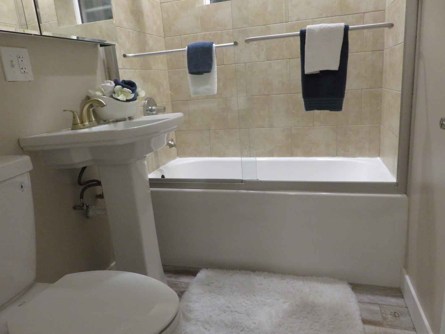 2441 Hawthorne Road Homewood, IL 60430 - Photo 15 of 23 a bathroom with a sink a toilet and shower