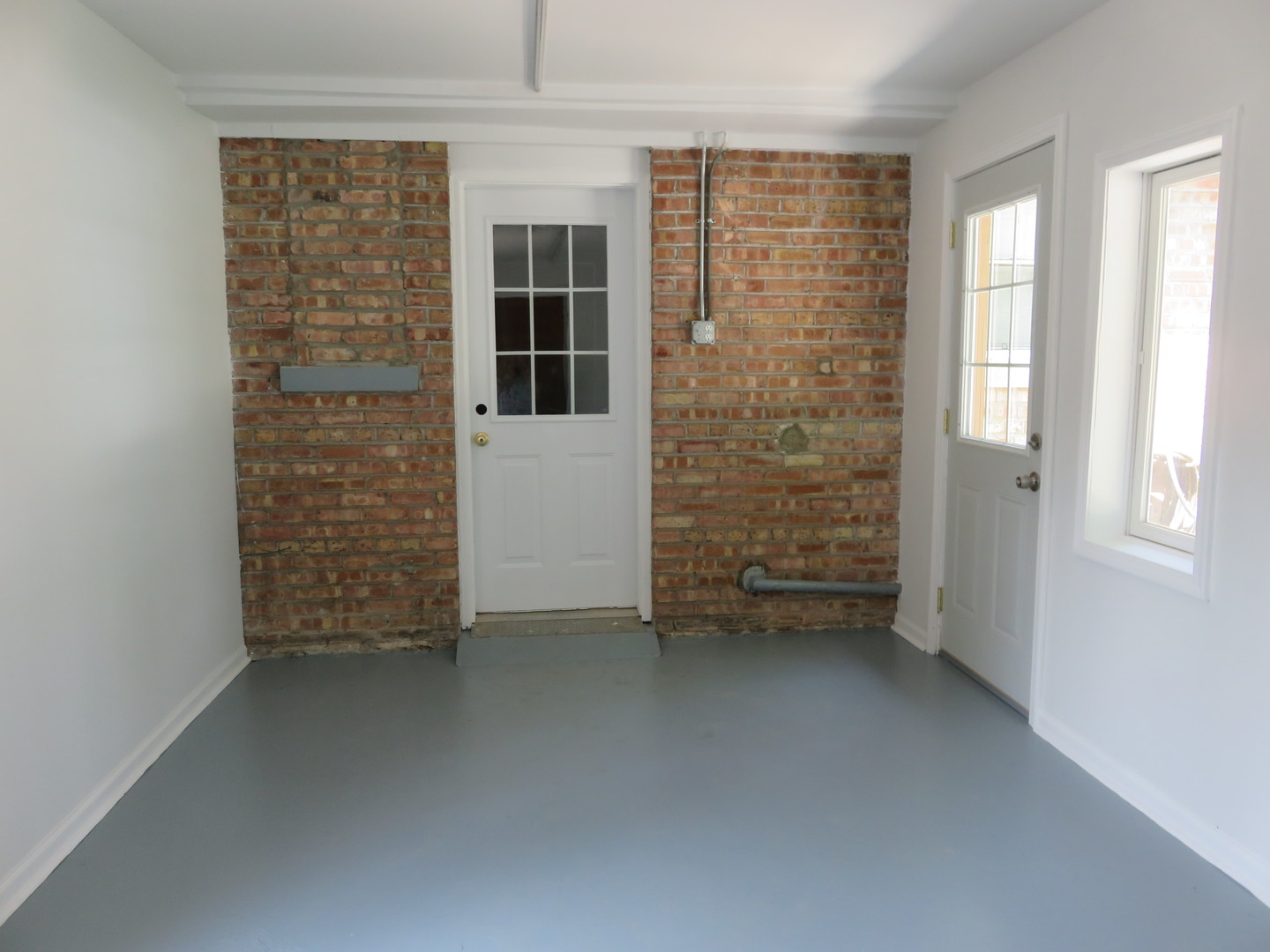 2441 Hawthorne Road Homewood, IL 60430 - Photo 17 of 23 an empty room with windows