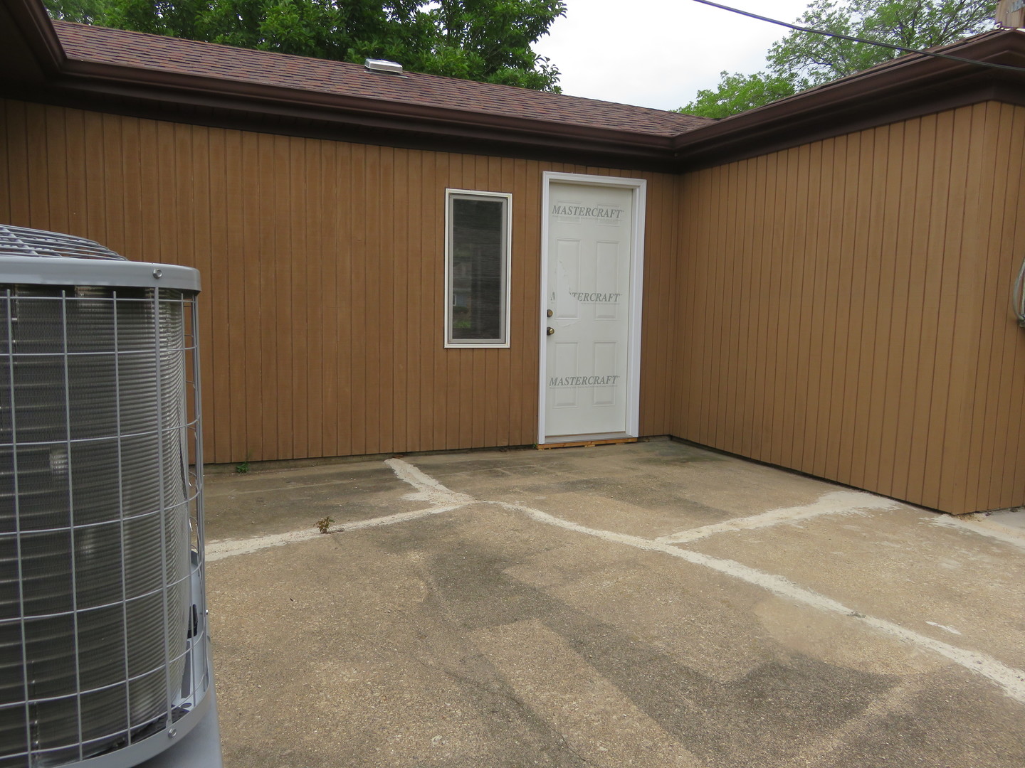 2441 Hawthorne Road Homewood, IL 60430 - Photo 18 of 23 a view of a garage