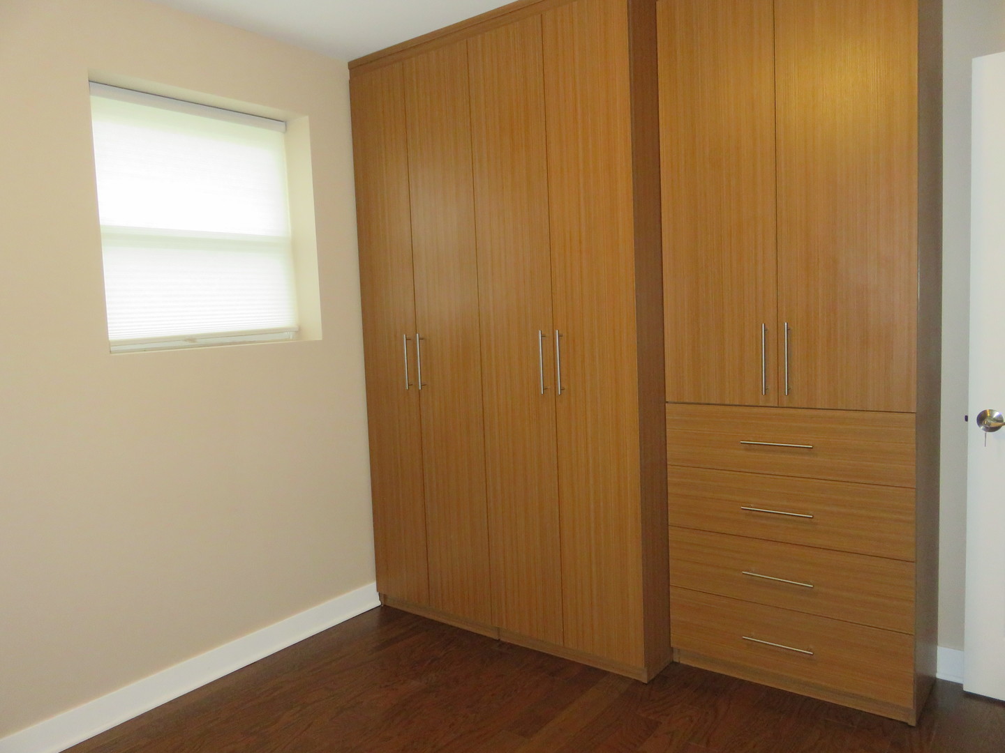 2441 Hawthorne Road Homewood, IL 60430 - Photo 10 of 23 a view of an entryway