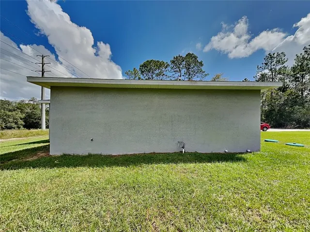 a view of a backyard of the house