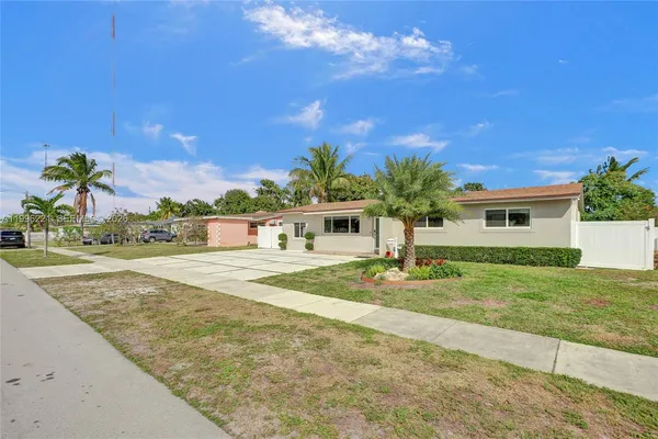 $3,900 | 19625 Northwest 6th Place, Miami Gardens, FL 33169