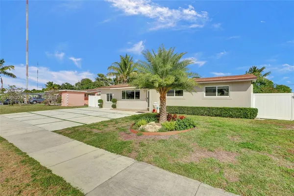 $3,900 | 19625 Northwest 6th Place, Miami Gardens, FL 33169