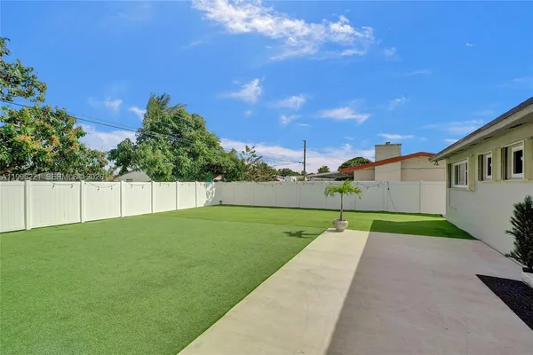 $3,900 | 19625 Northwest 6th Place, Miami Gardens, FL 33169