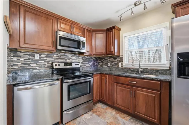 $279,000 | 8002 Campbell Street, Kansas City, MO 64131