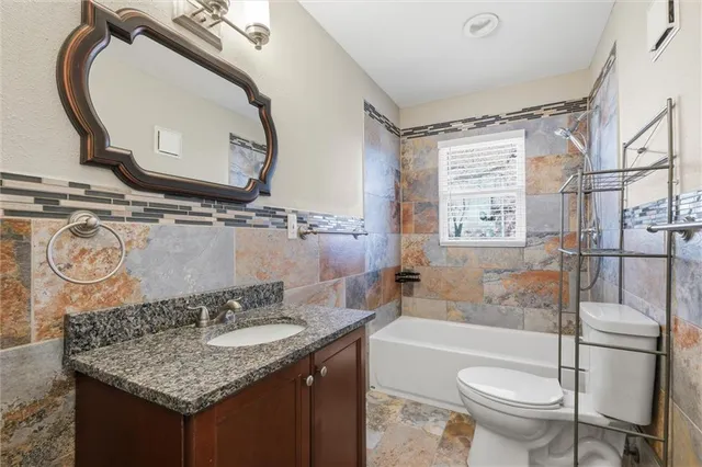 $279,000 | 8002 Campbell Street, Kansas City, MO 64131