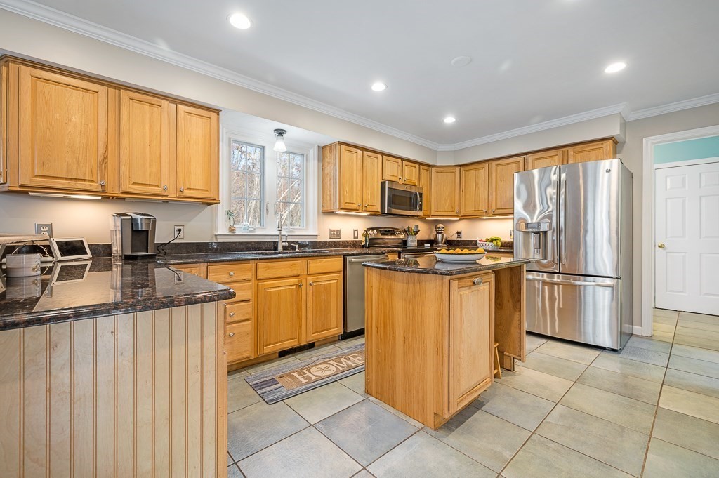 17 Buffum Road Charlton, MA 01507 - Photo 5 of 35 Gallery Image 5