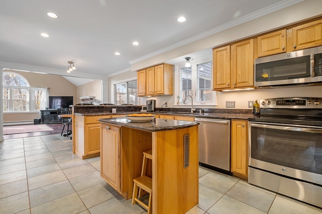 17 Buffum Road Charlton, MA 01507 - Photo 6 of 35 Gallery Image 6