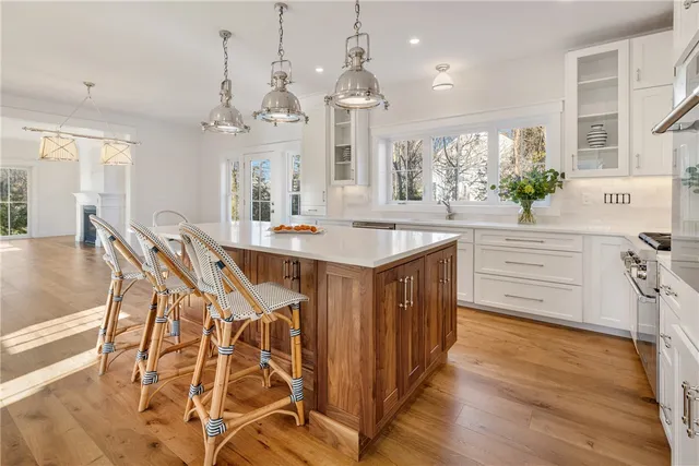$1,585,000 | 1 Knowlton Court, Bristol, RI 02809