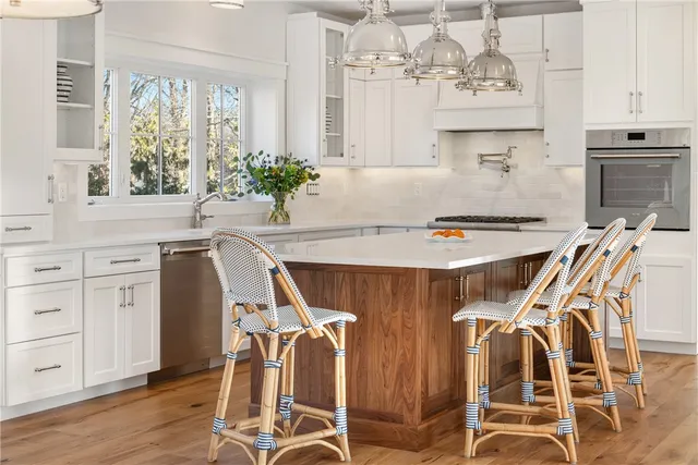 $1,585,000 | 1 Knowlton Court, Bristol, RI 02809